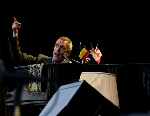  Hugh Laurie en संगीत कार्यक्रम aux Francos de Spa 19.07.2012.