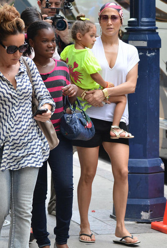  Jennifer, Beau, & Twins Spotted in Toronto [July 17]