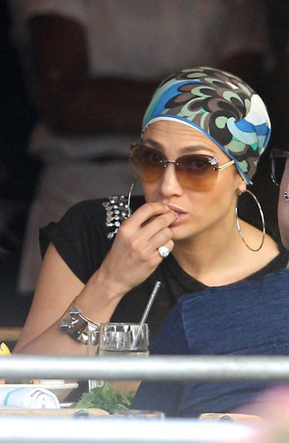  Jennifer Lopez and Casper Smart Have cena in NYC [July 22, 2012]