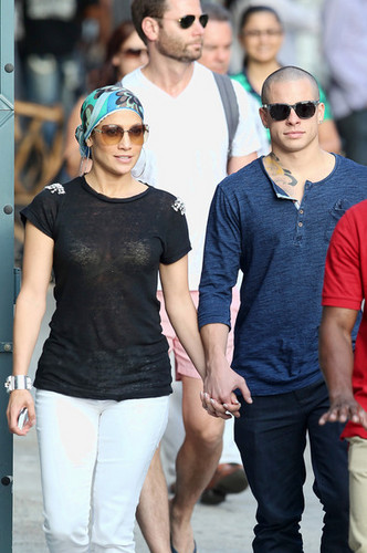  Jennifer Lopez and Casper Smart Have abendessen in NYC [July 22, 2012]