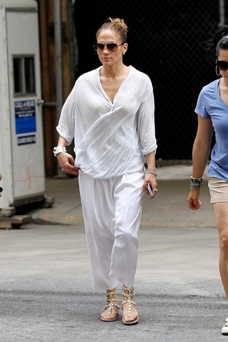 Jennifer Lopez is spotted out for a stroll on Madison Avenue [July 23, 2012]
