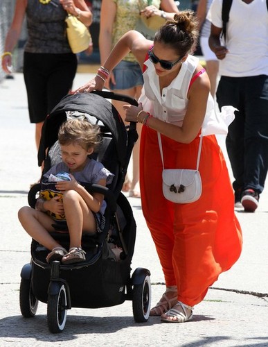 Jessica Alba and Daughters Out For Lunch [July 24, 2012]