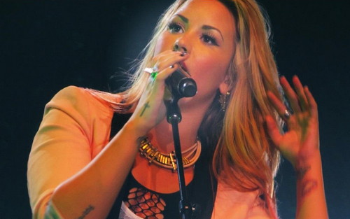  Lovato Hintergrund