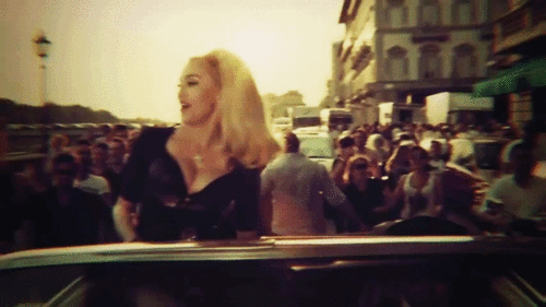  Madonna in 'Turn Up The Radio' âm nhạc video