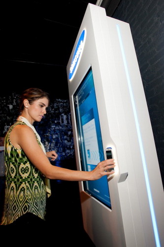  Nikki at an event for Samsung Galaxy III in Chicago. {20/07/12}