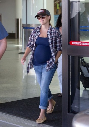 Reese Witherspoon Lands in LA [July 19, 2012]