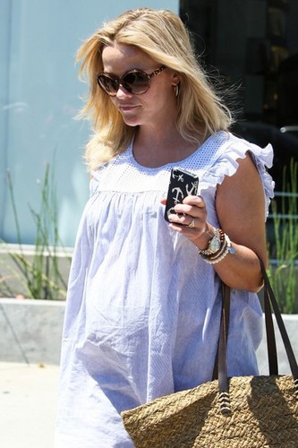  Reese Witherspoon Leave a Spa in LA [July 20, 2012]