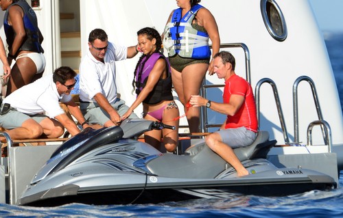  Relaxes With Drinks And Friends In Saint-Tropez [21 June 2012]