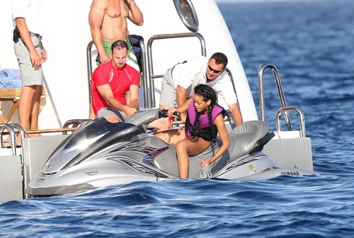 Relaxes With Drinks And Friends In Saint-Tropez [21 June 2012]