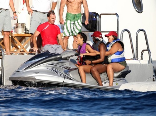  Рианна on a Yacht in St. Tropez [July 21, 2012]