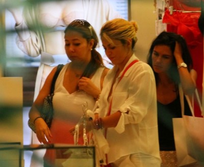  Shakira shopping in Miami [July 23, 2012]
