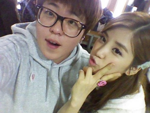  Chorong Selca with her Manager