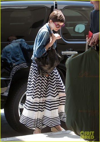  Anne arrives at LAX Airport