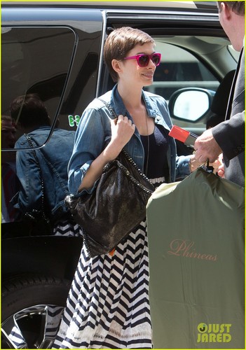  Anne arrives at LAX Airport