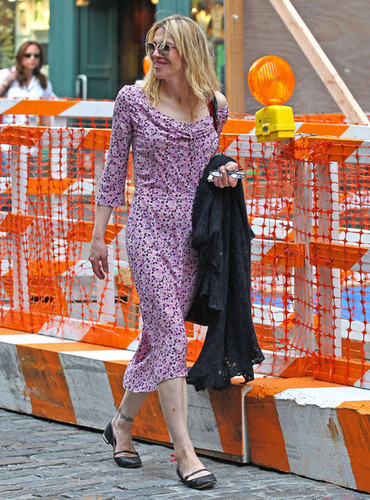  Courtney amor Takes A Stroll In Soho