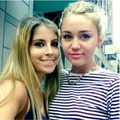 Miley With Fans. - miley-cyrus photo
