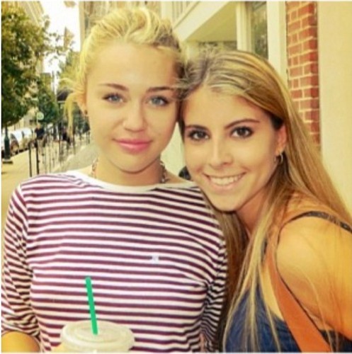  Miley With Fans.