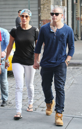  Out For ディナー At Pastis In New York City [22 July 2012]