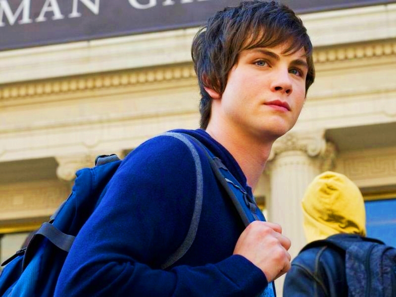 http://images5.fanpop.com/image/photos/31600000/Percy-Jackson-percy-jackson-and-the-olympians-31683645-800-600.jpg