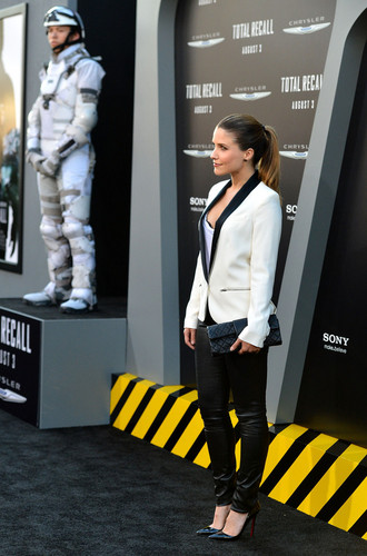  Premiere Of Columbia Pictures' "Total Recall" - Arrivals