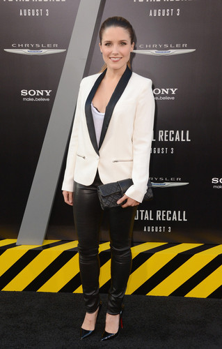  Premiere Of Columbia Pictures' "Total Recall" - Arrivals