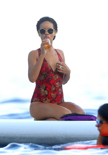 Wearing A Swimsuit On Vacation In France [26 July 2012]