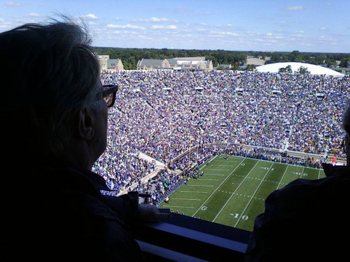  After being a người hâm mộ for over 60 years, Martin got to see his first at trang chủ Notre Dame game =D