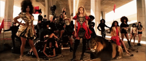  Beyoncé in ‘Run The World (Girls)’ Musica video