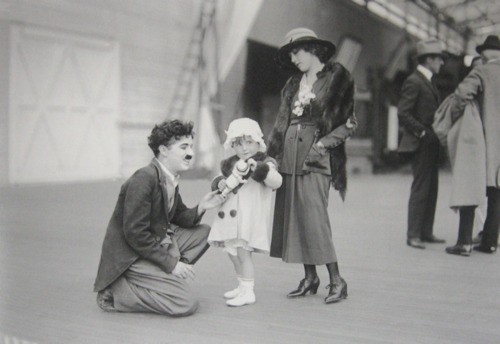 Charlie Chaplin & Mary Pickford