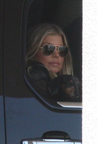  Fergie Gets Picked Up At Her tahanan [August 10, 2012]