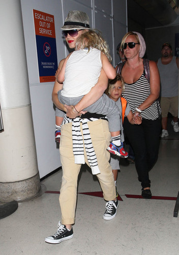 Gwen Stefani And Son Arriving On A Flight At LAX [August 8, 2012]