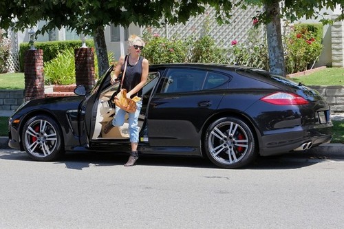  Gwen Stefani Out and About in LA [August 10, 2012]