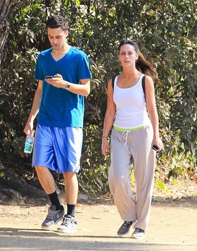  Jennifer cinta Hewitt Jogging in Santa Monica [August 7, 2012]