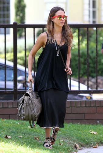 Jessica Alba And Family Enjoy A Day At The Park [August 4, 2012]