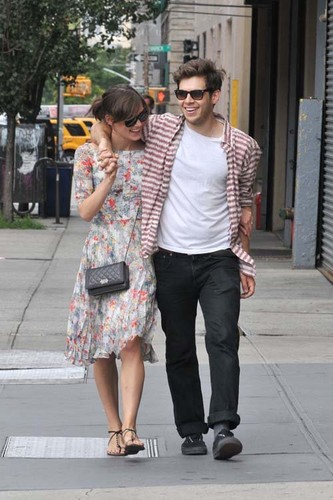  Keira & James taking a stroll around Soho in New York City (August 5)
