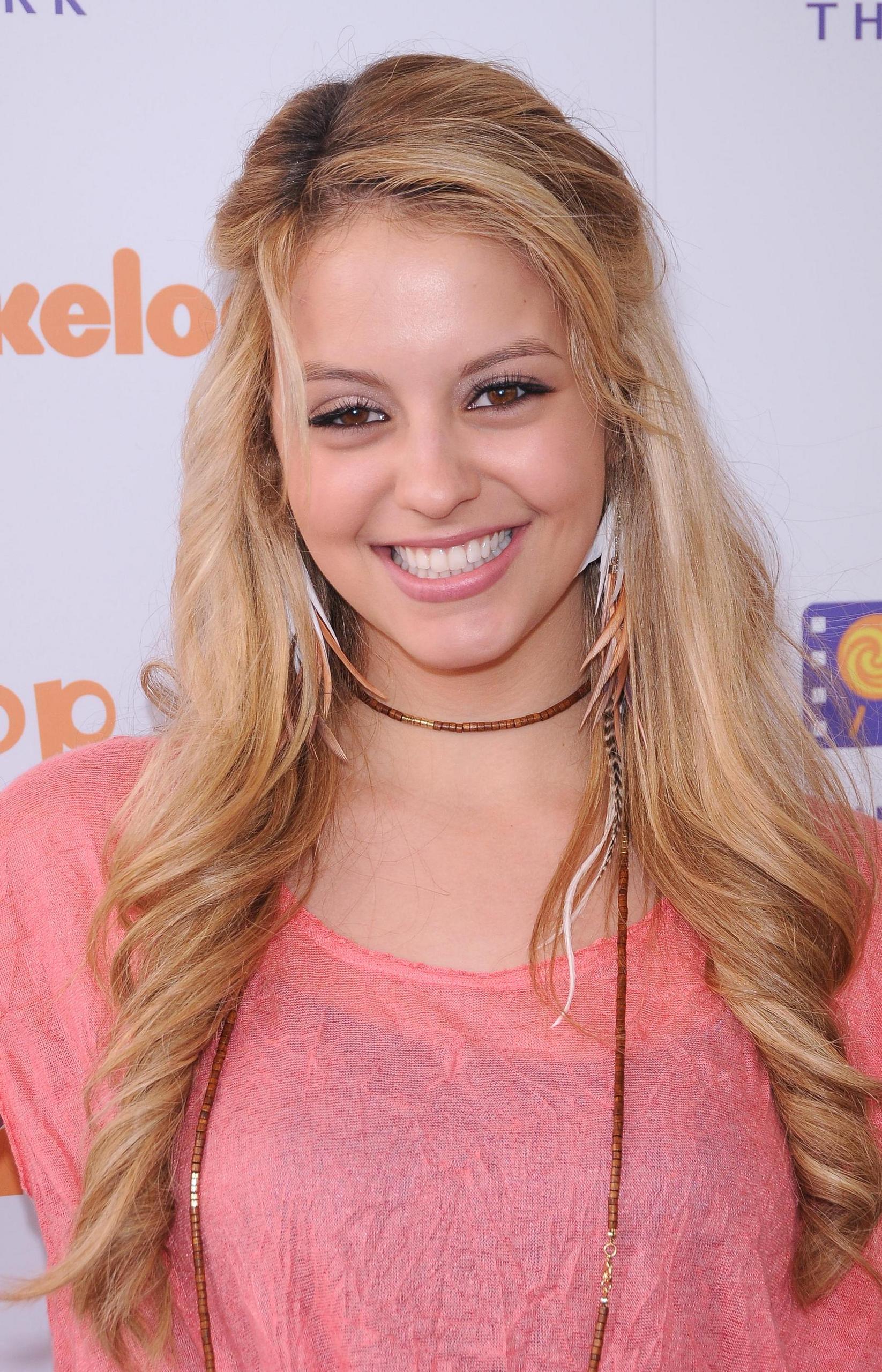 Lollipop Theater Networks 3rd Annual Game Day - gage-golightly Photo - Lollipop-Theater-Networks-3rd-Annual-Game-Day-gage-golightly-31759127-1646-2560