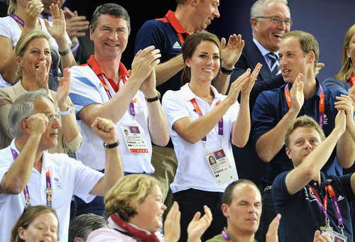 Prince William, Duke of Cambridge and Prince Harry during ngày 6 of the Luân Đôn 2012 Olympic Games