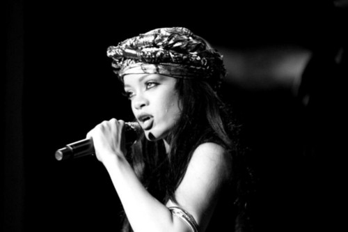  rihanna shares some fotografias on facebook from the 'Peace and amor Festival and Kollen Festival 31/8/12