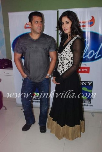  Salman Khan & Katrina Kaif were seen on the sets of Indian Idol promoting 'Ek Tha Tiger'