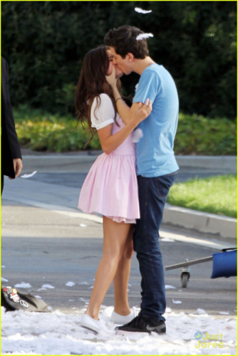  Selena - On the set of 'Parental Guidance' with Nat Wolff - August 10, 2012