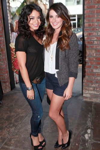  Shenae at Activate Drinks, Get Activated Pop-Up boutique (August 2)