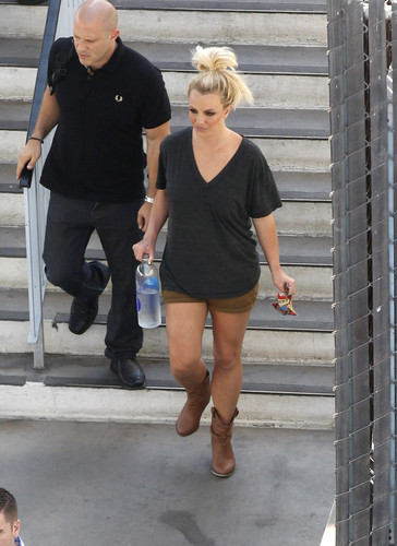  leaving a Studio in Beverly Hills [10 August 2012]