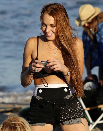  Lindsay Lohan – Bikini Candids in Malibu