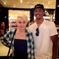 Miley & Fan. - miley-cyrus photo