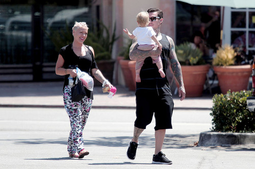 Pink and Family Out to Sushi [August 10, 2012]