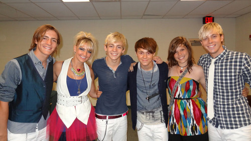  R5 with fãs