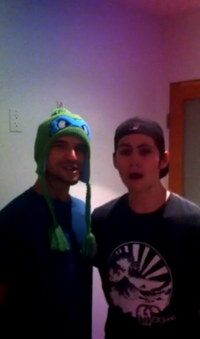  - Tyler-Dylan-rock-out-Ninja-Turtle-style-tyler-posey-and-dylan-obrien-31885174-395-669
