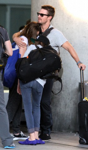08.25 - Arriving at the airport with Arrow castmates