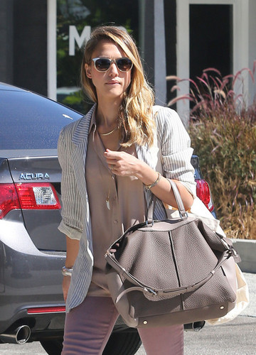  A Blonde Jessica Alba Shops In Beverly Hills [August 27, 2012]