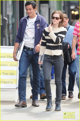  Emma and boyfriend Will Adamowicz in Londra